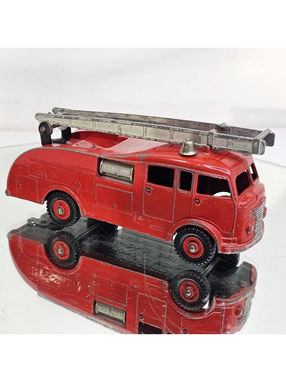Dinky Toys Original 955 - Fire Engine With Ladder Nice Condition